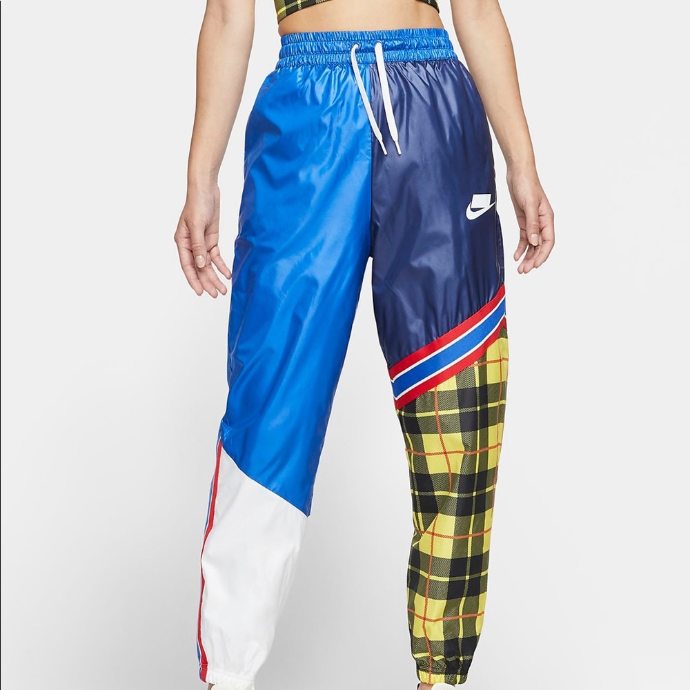 Women’s Nike Sportswear Track Pants Sz Medium